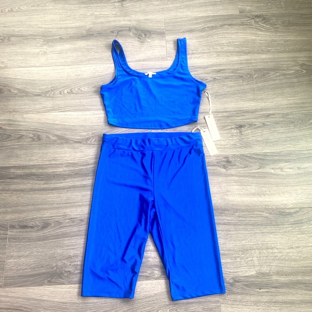 Iris Basics 2 Piece Activewear Set Crop Top Biker Shorts Size Large